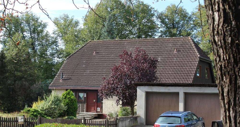 Nordseite mit Garage