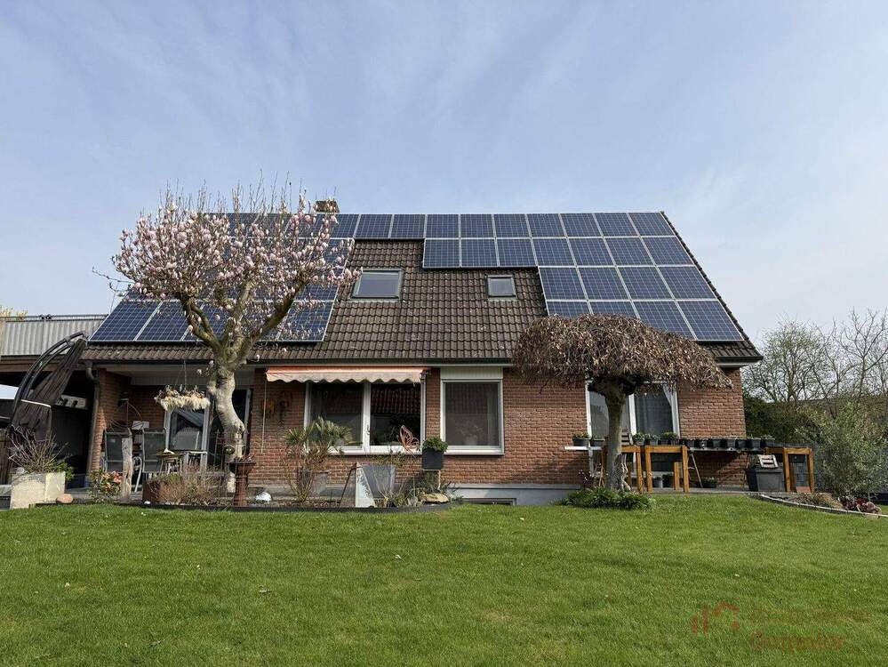 Thumbnail-IMMOBILIEN GUMNIOR präsentiert: Zweifamilienhaus in zentraler Lage von Neuenkirchen