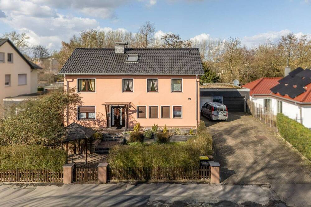 Thumbnail-Zweifamilienhaus mit viel Platz für den letzten Feinschliff!