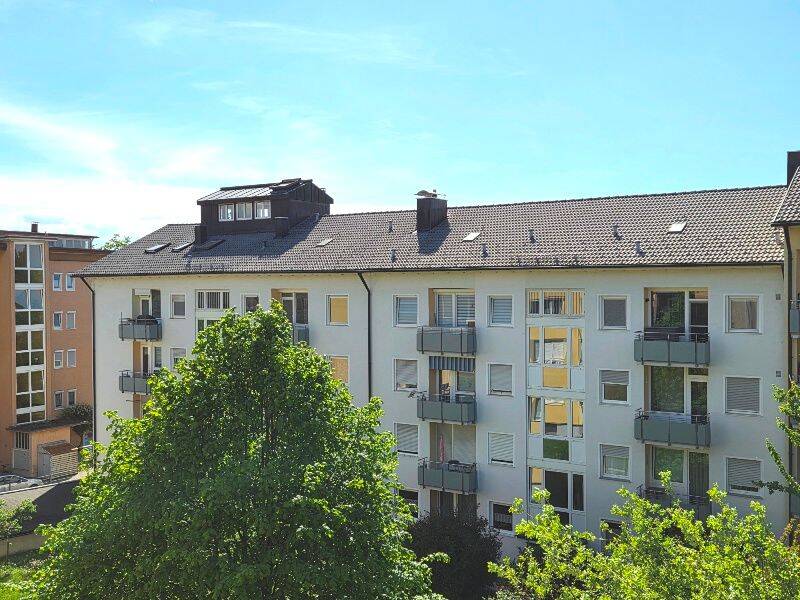 Thumbnail-Morgenkaffee auf dem Ostbalkon, Abendsonne im Westen