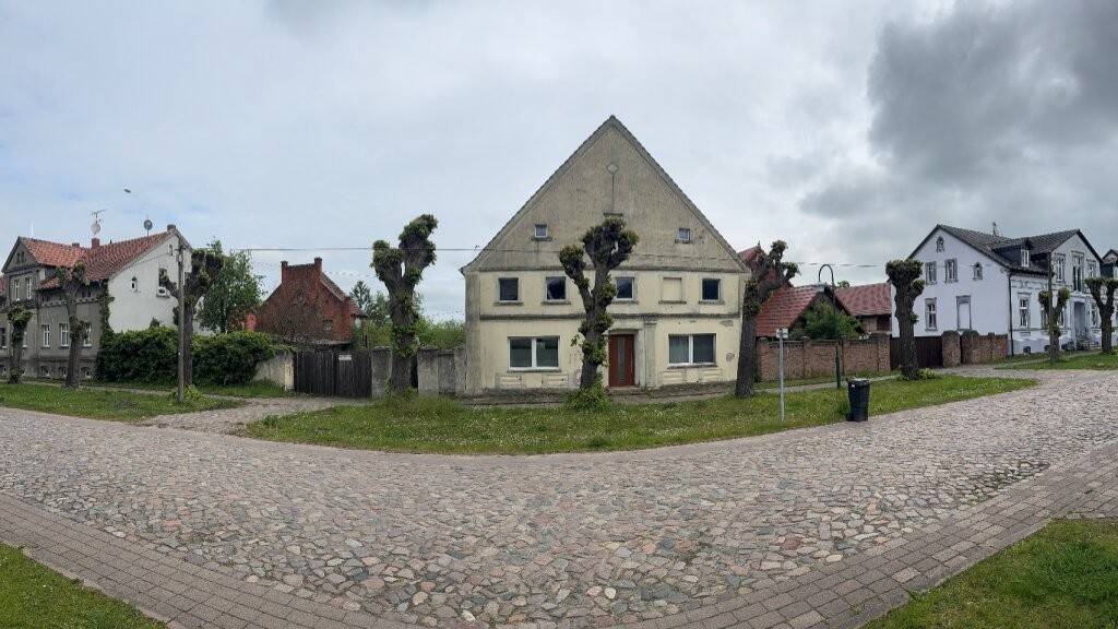 Thumbnail-Provisionsfrei: Denkmalgeschützes Mittelflurhaus mit Stall, Garagen OT Tarmow 60 km von Berlin (BAB 24)