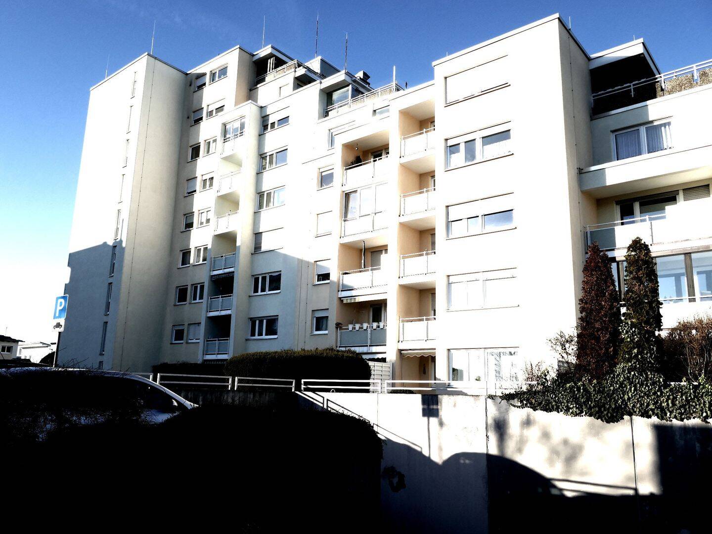 Thumbnail-Energetisch bestens modernisierte 2-ZIMMER-WOHNUNG mit Parkett, Top-Einbauschränken und Südbalkon, Einbauküche mit Th...