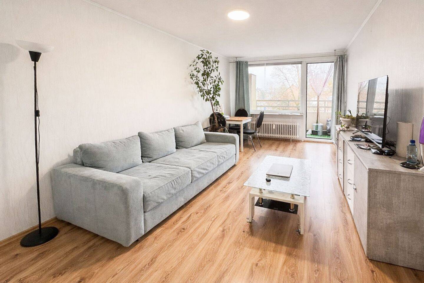 Thumbnail-Vermietete 1-Zimmer-Wohnung mit separater Küche und Balkon