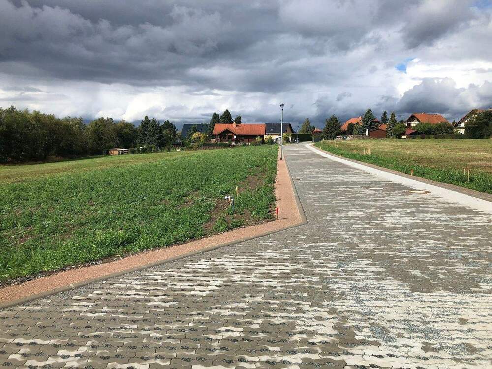 Thumbnail-Großzügiges Baugrundstück in Theuma mit viel Platz für Ihr modernes Eigenheim.