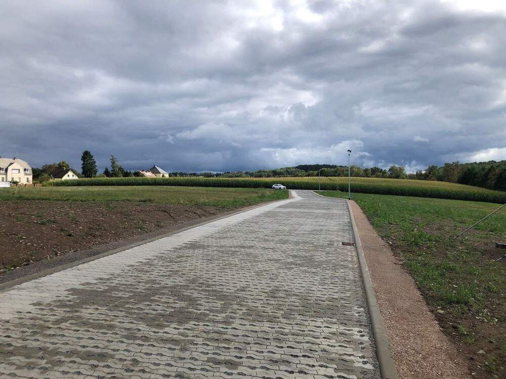 Thumbnail-Exklusives Baugrundstück in Theuma. Viel Platz für ein modernes Eigenheim in Bestlage.