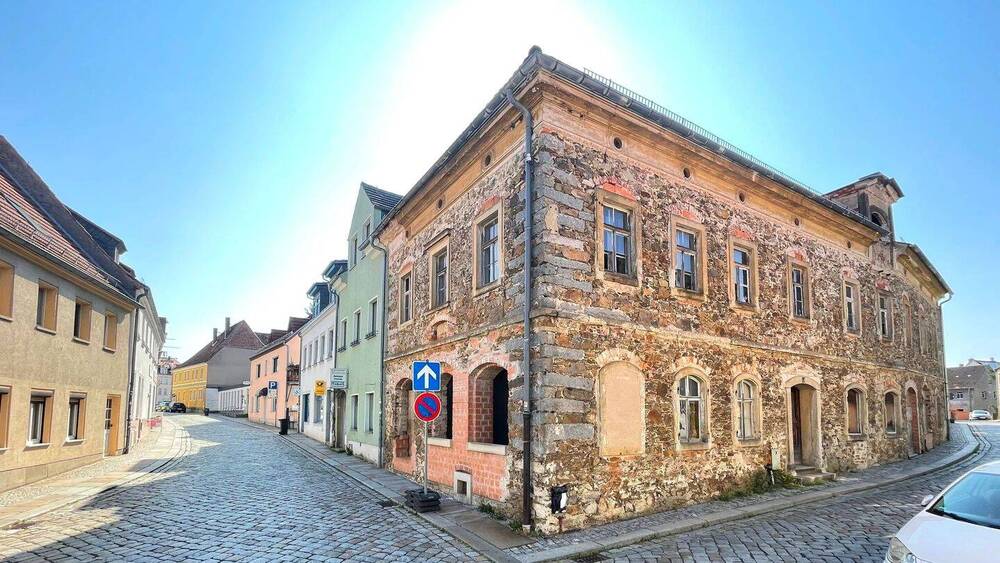 Thumbnail-Denkmal im Stadtzentrum von Radeburg - MFH mit Sanierungsprojekt