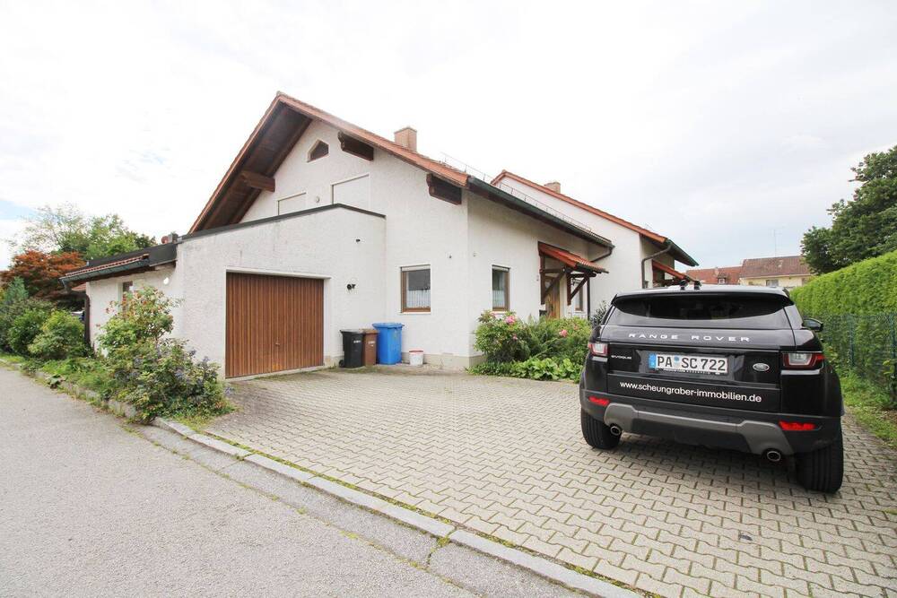 Thumbnail-Sehr gepflegtes EinfamilienhausDoppelhaushälfte mit gemütlichem Garten und Terrasse in zentraler Lage von Hofkirchen