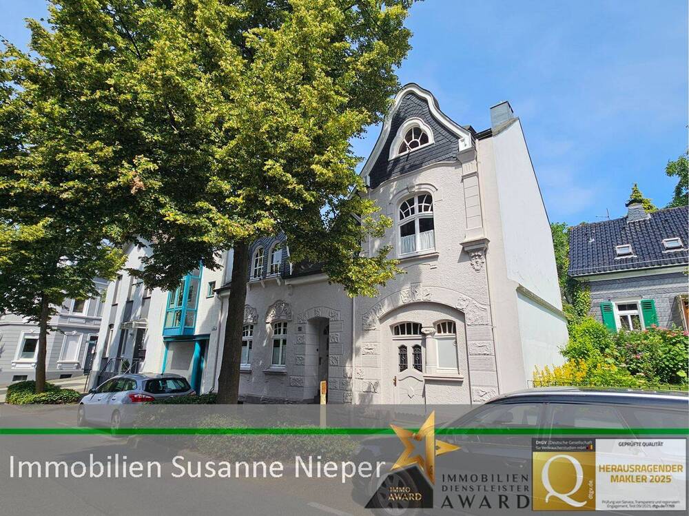 Thumbnail-Nostalgie in schönster Form. Einfamilienhaus mit separatem Fabrikgebäude.