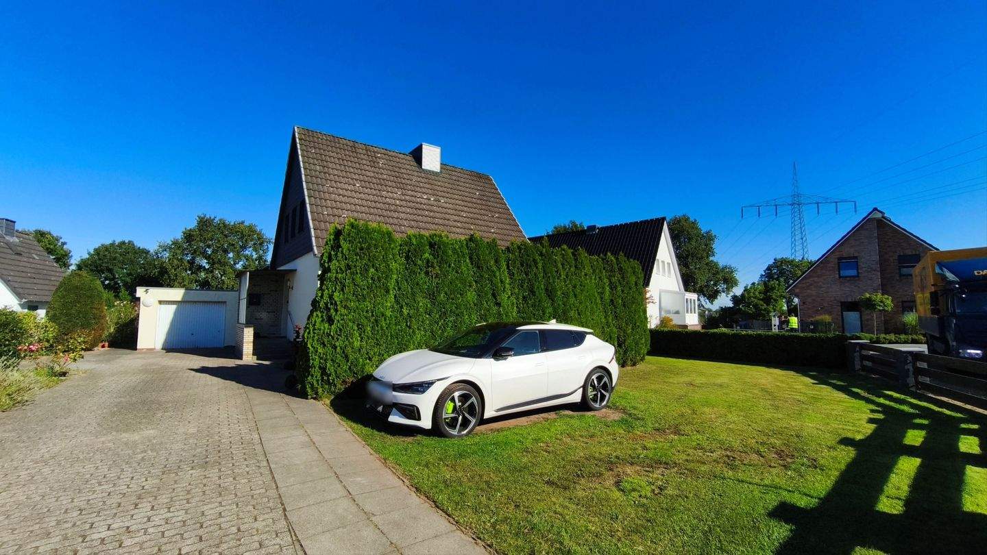 Thumbnail-Wohnen mit Potenzial - Einfamilienhaus mit großem Baugrundstück in Haseldorf