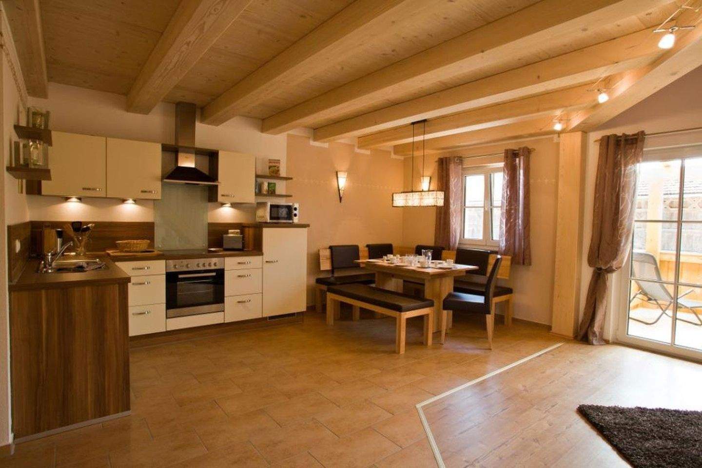 Thumbnail-Schöne, helle, voll möblierte 104 qm Wohnung zu vermieten