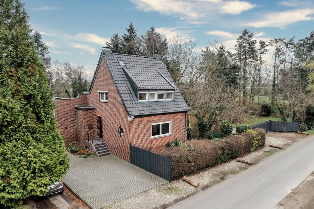 Thumbnail-Freistehendes Haus mit Einliegerwohnung im Anbau und großem Grundstück in Krefeld-Fischeln!