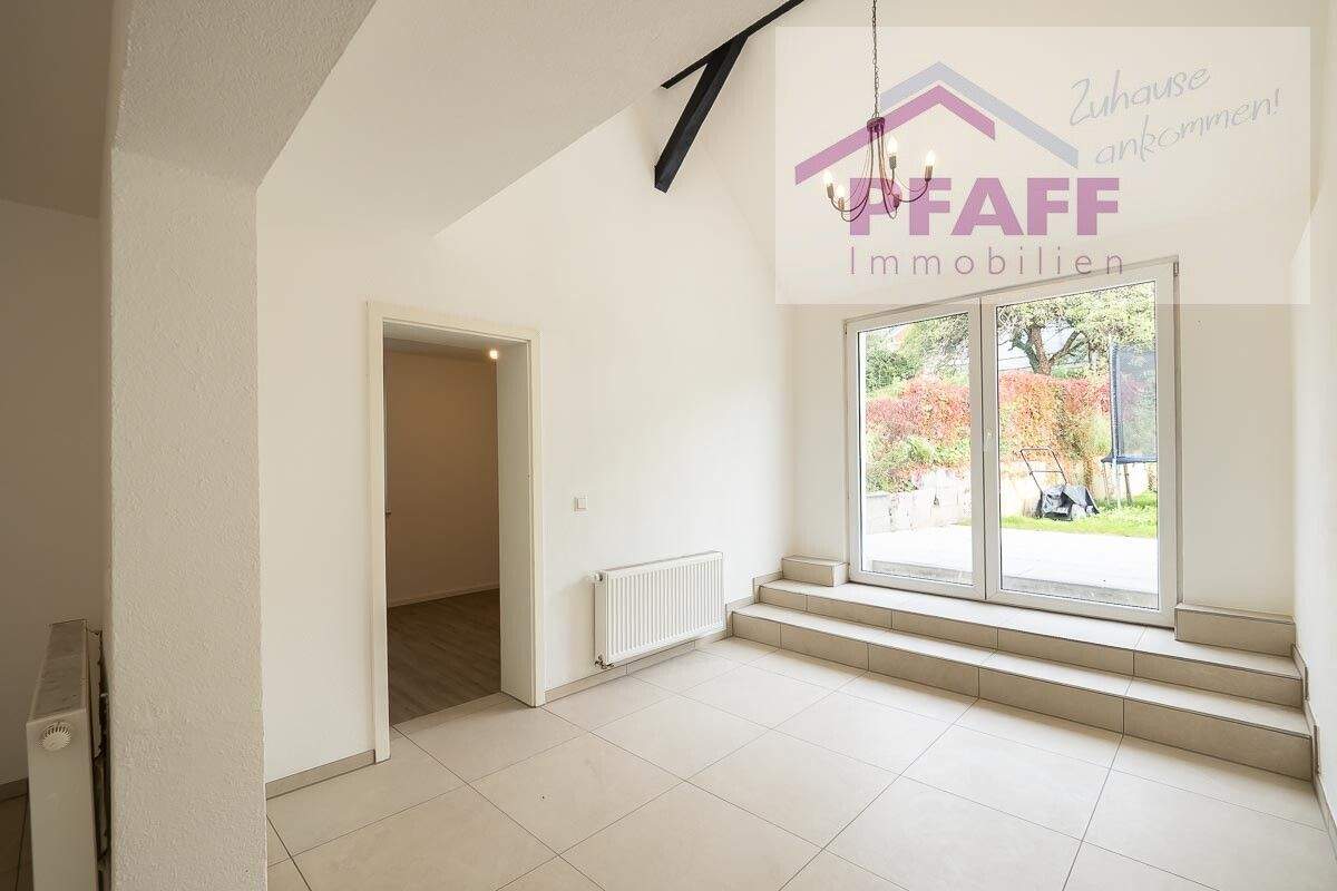 Thumbnail-Zuhause ankommen! 2025 modernisierte 4 Zi.-Wohnung in Gailingen mit Garage und schönem Garten