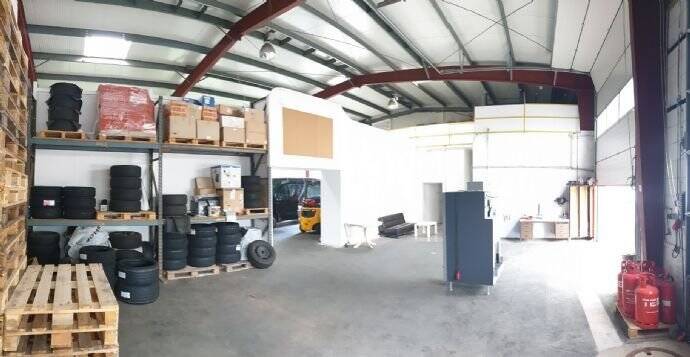 Thumbnail-Halle mit Rolltor; Büroflächen; alle Branchen; PKW-Stellplätze; LKW anfahrbar