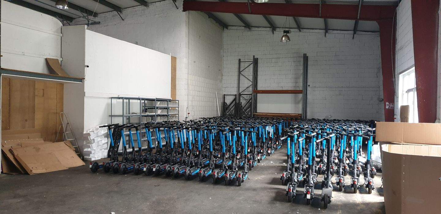 Thumbnail-Halle mit Rolltoren; alle Branchen; PKW-Stellplätze; LKW anfahrbar