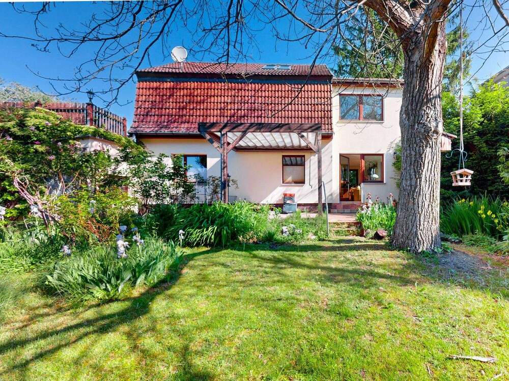 Thumbnail-Viel Platz für Familie & Leben: Großes Einfamilienhaus mit Terrassen und Garten