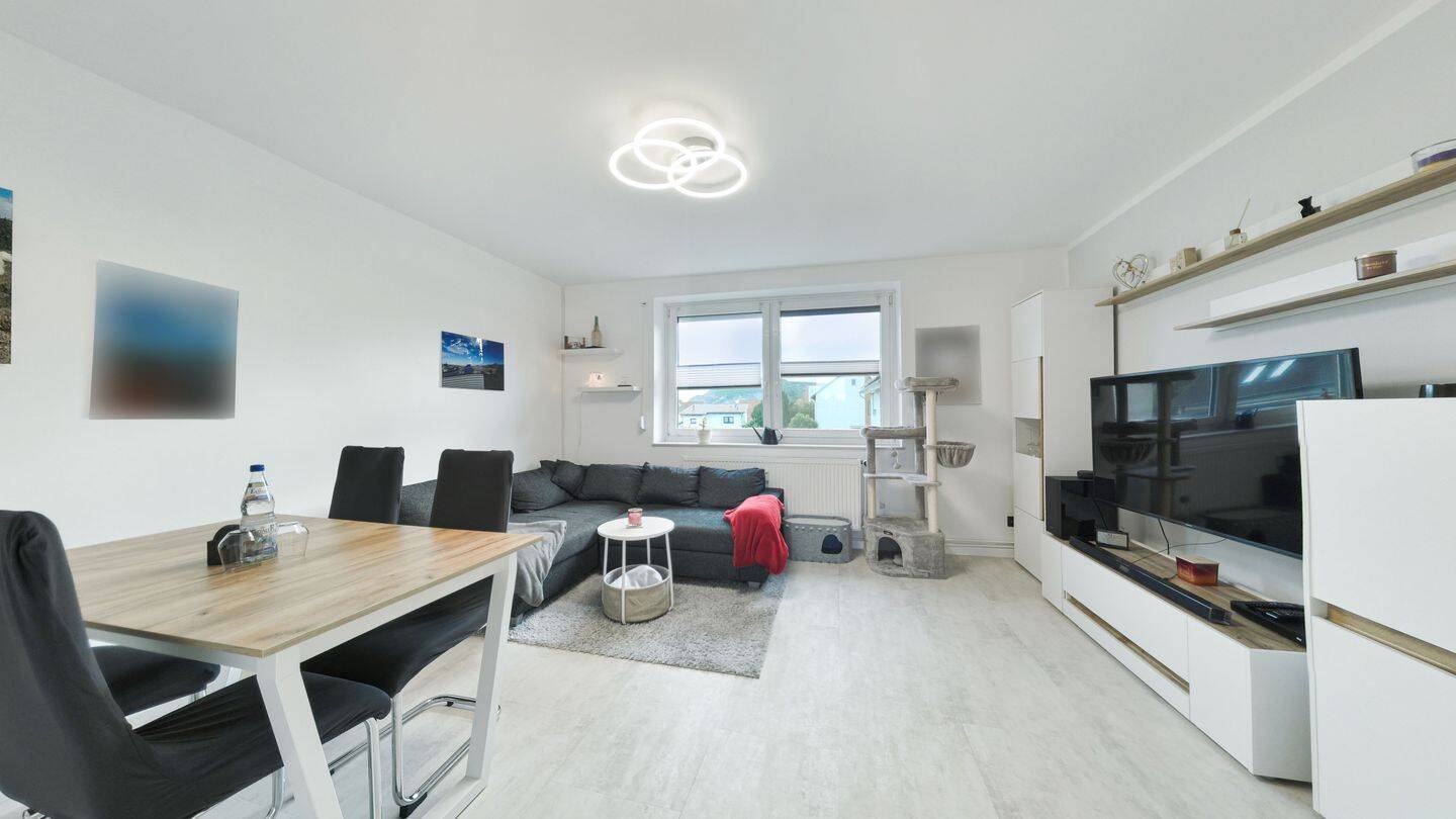 Thumbnail-Einziehen und wohlfühlen: Modernisierte 3-Zimmer-Wohnung mit eigenem Garten und Garage