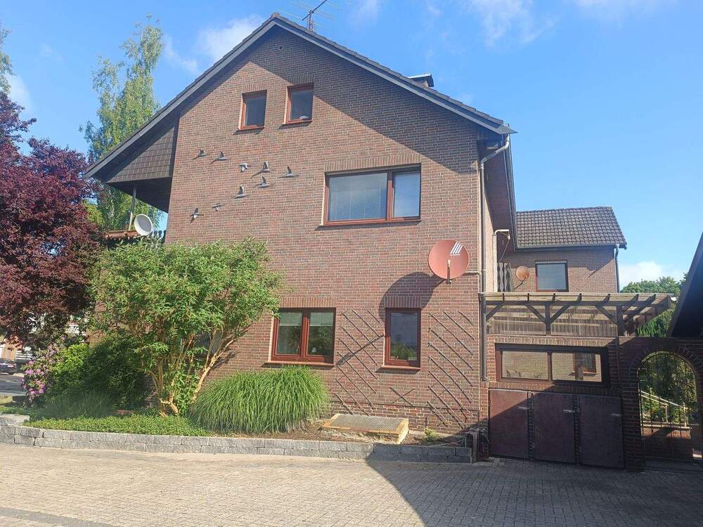 Thumbnail-Vielseitiges Mehrfamilienhaus mit Entwicklungspotenzial in Oldenburg-Kreyenbrück