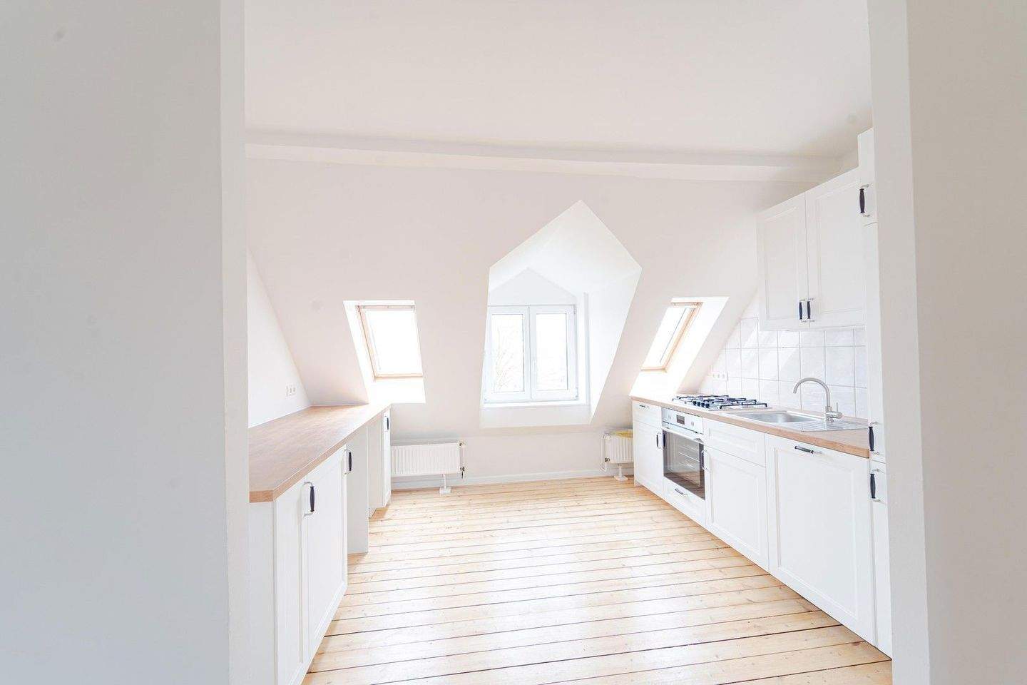 Thumbnail-Charmante DG-Wohnung - renoviert, mit neuer EBK und separatem Speicher in Lübeck
