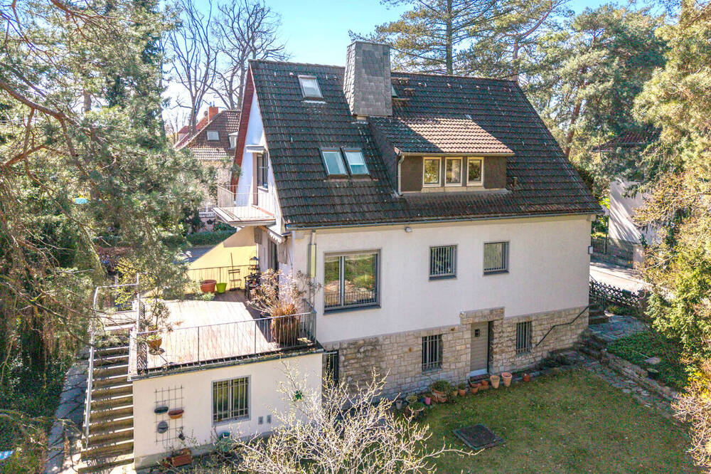 Thumbnail-Bestlage Warnenweg: Großes Einfamilienhaus in Westender Villenlage auf einem sonnigen Südgrundstück