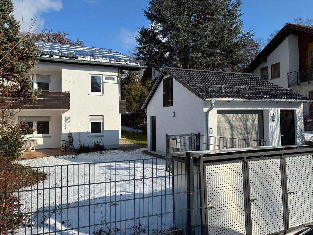 Thumbnail-Großzügige DHH mit 2 Terrassen und schönem Garten in ruhiger Lage