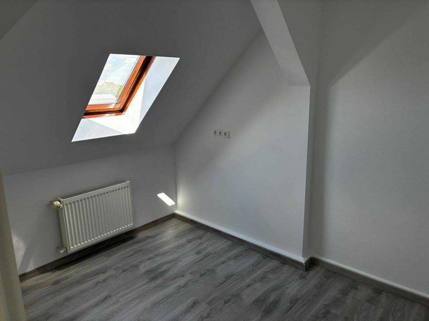 Thumbnail-neu sanierte Dachgeschoss Wohnung