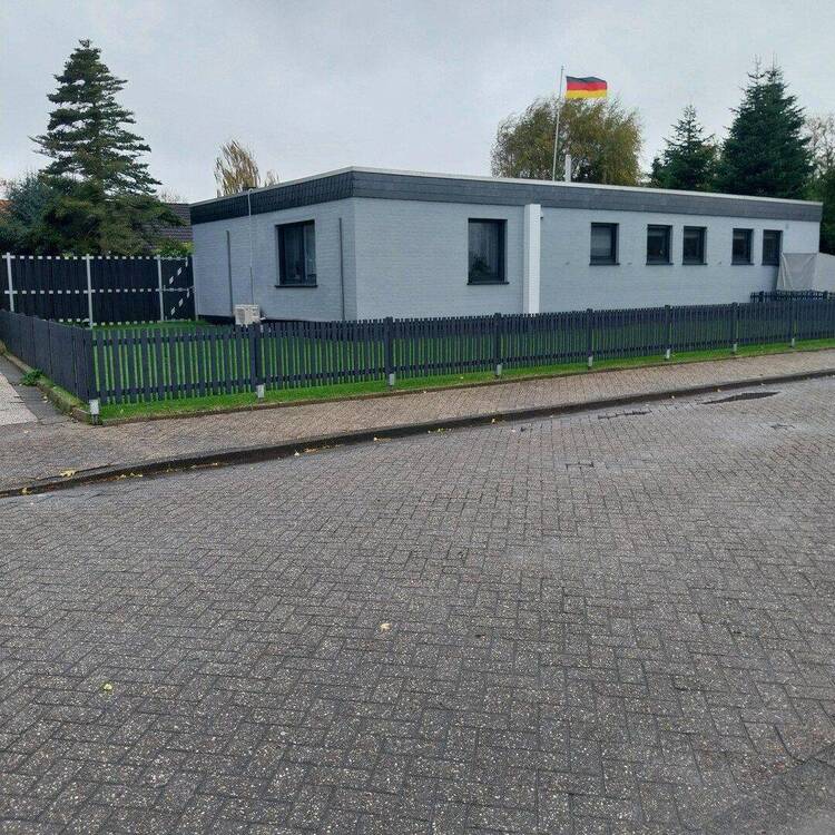 Thumbnail-Wohnen auf einer Fläche in exklusiven großem Bungalow