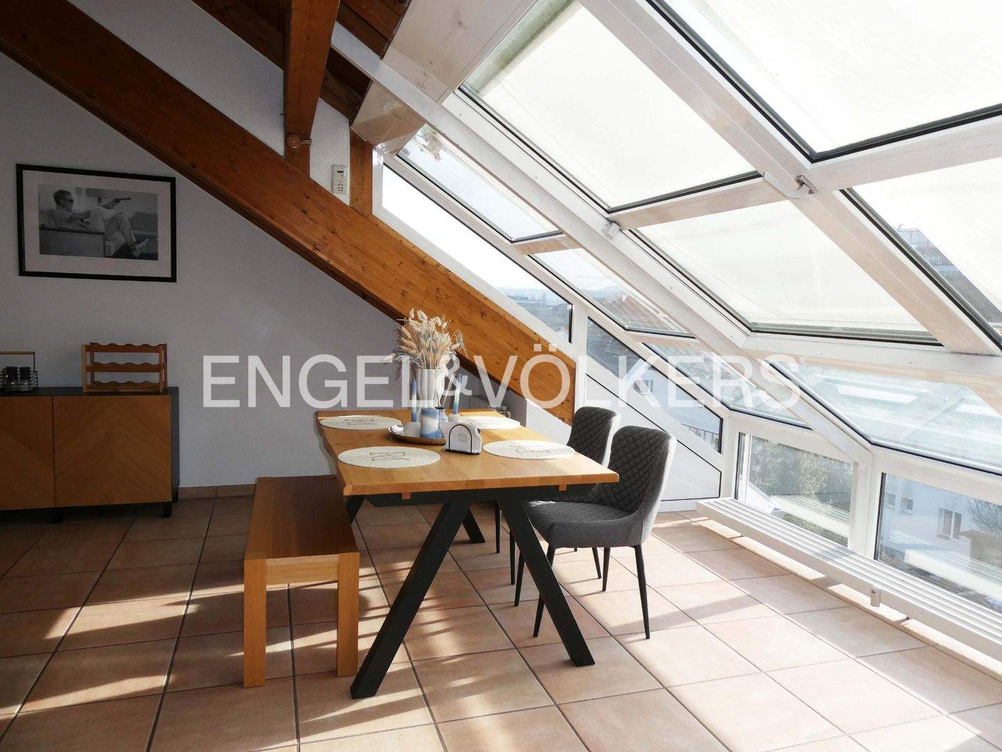 Thumbnail-Attraktive 2-Zimmer-Maisonette-Wohnung mit Dachterrasse, EBK und AAP . frei ab sofort