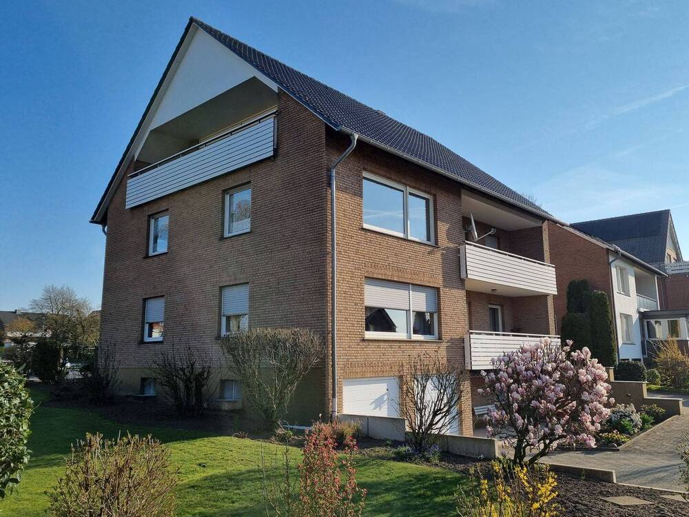 Thumbnail-Sehr gepflegtes Zweifamilienhaus mit großem Grundstück und Ausbaupotenzial.