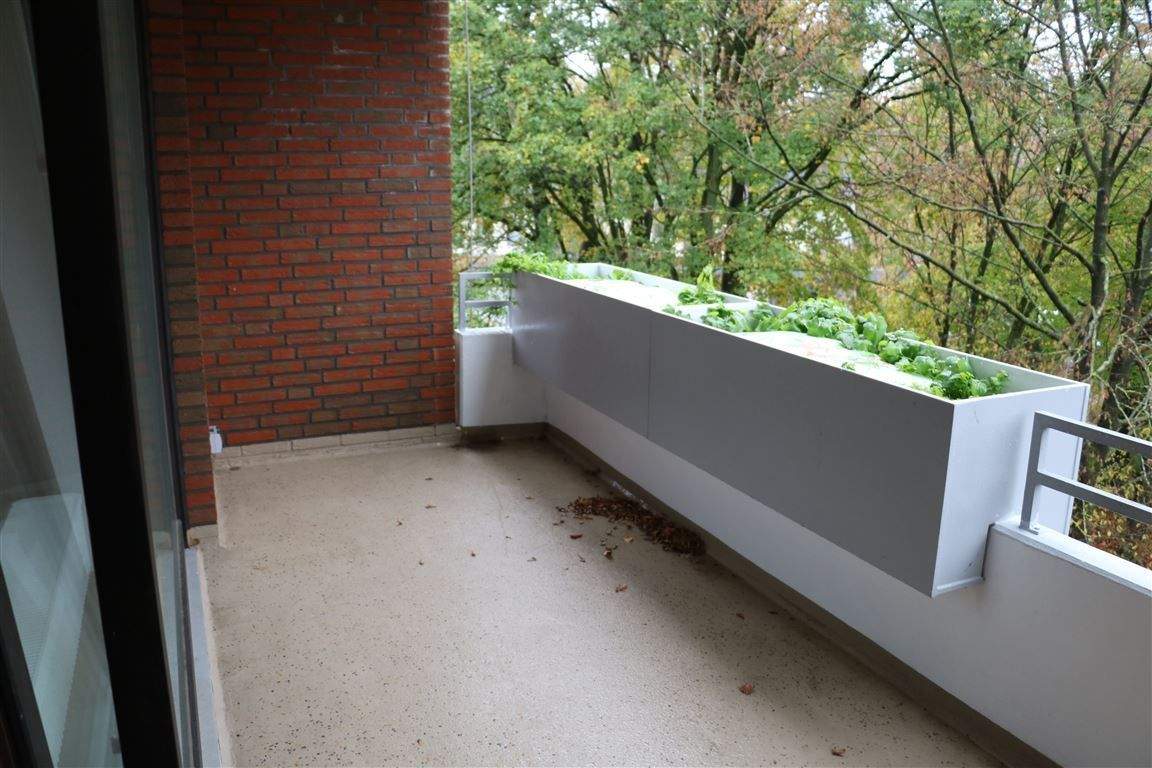 Thumbnail-Renovierte, gut aufgeteilte 3 Zimmer Wohnung mit Einbauküche, Balkon und Laminatböden in Delmenhorst.