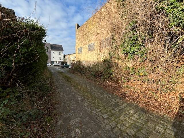 Thumbnail-Sanierungsbedürftige Gewerbefläche mit eigenem Bunker