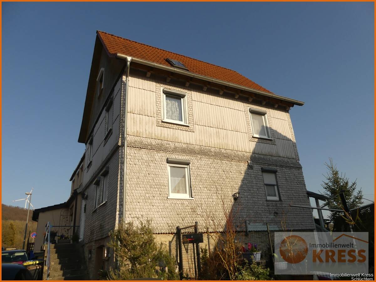 Thumbnail-DHH mit kleinem Garten, zwei PKW-Stellplätzen, sonnigem Balkon und ruhiger Lage in Elm.