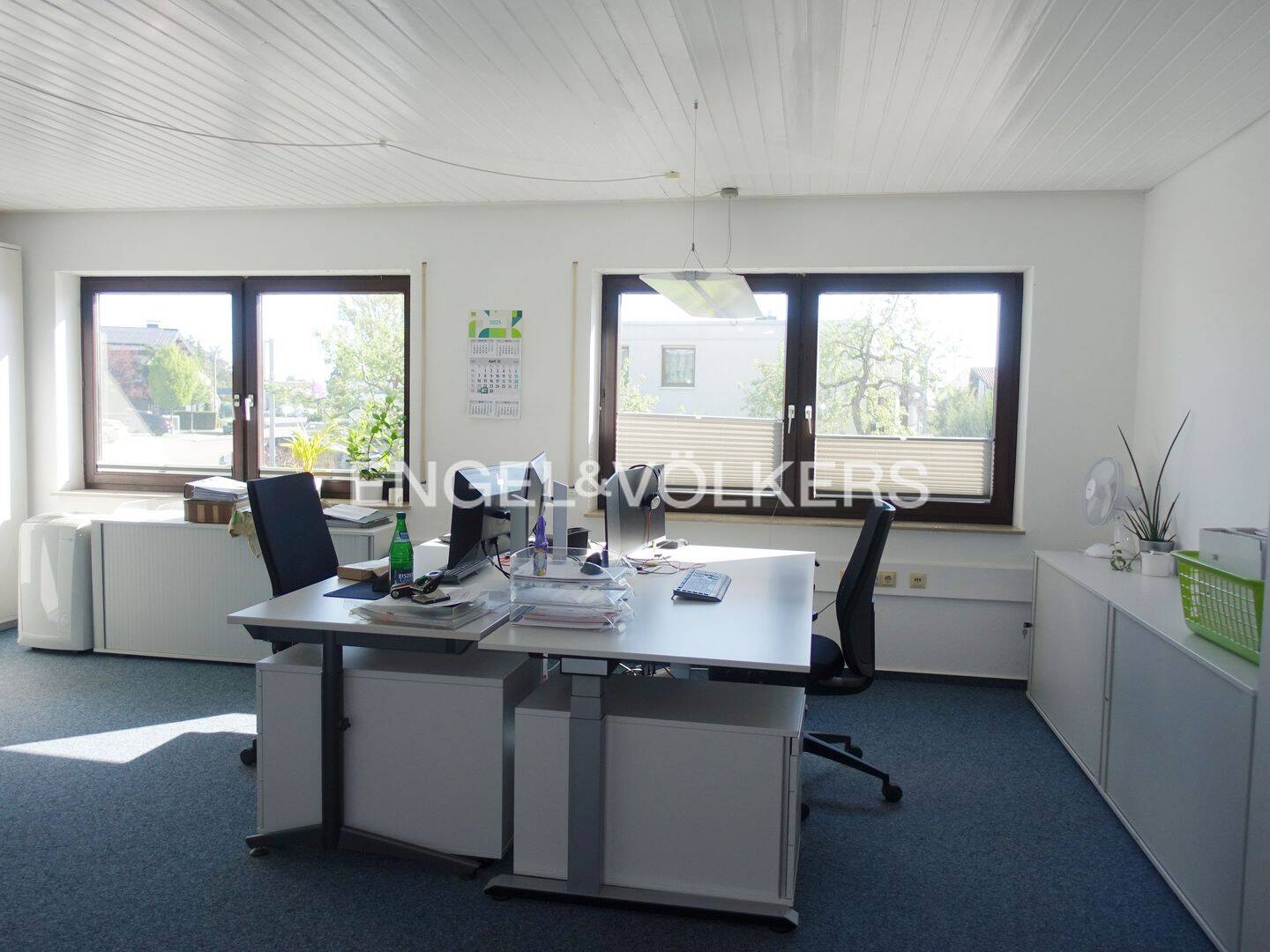 Thumbnail-Großzügiges und teilbares Bürogebäude mit Stellplätzen zur Miete . Dienstleister und Unternehmer willkommen