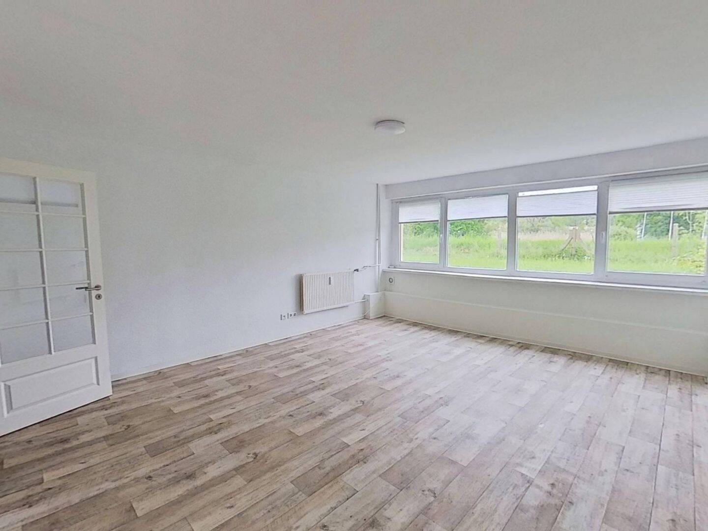 Thumbnail-Großzügige, ansprechende 3-Zimmer Wohnung mit EBK, Terrasse und privatem Garten