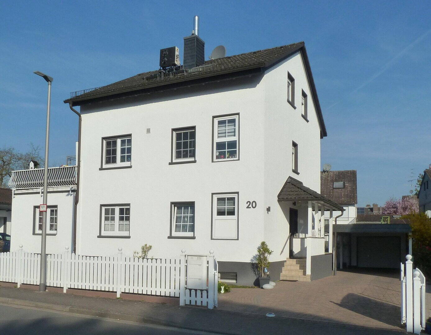 Thumbnail-Freistehendes Zweifamilienhaus in zentraler Lage von Hattersheim-Okriftel