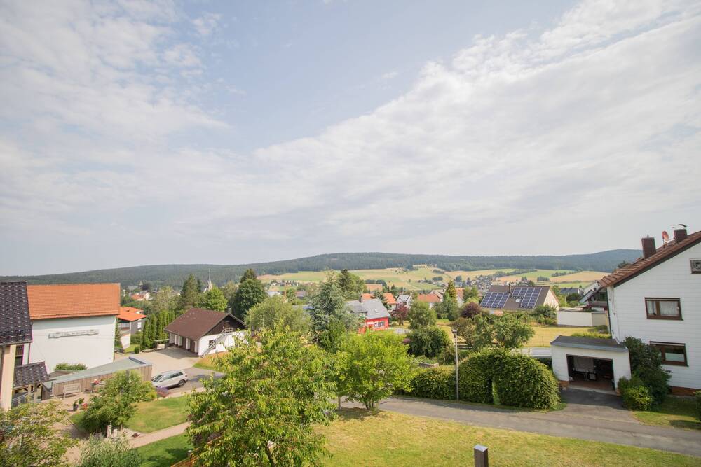 Thumbnail-VERKAUF: Mehrgenerationenhaus in Bischofsgrün mit der Option zur Zimmervermietung.