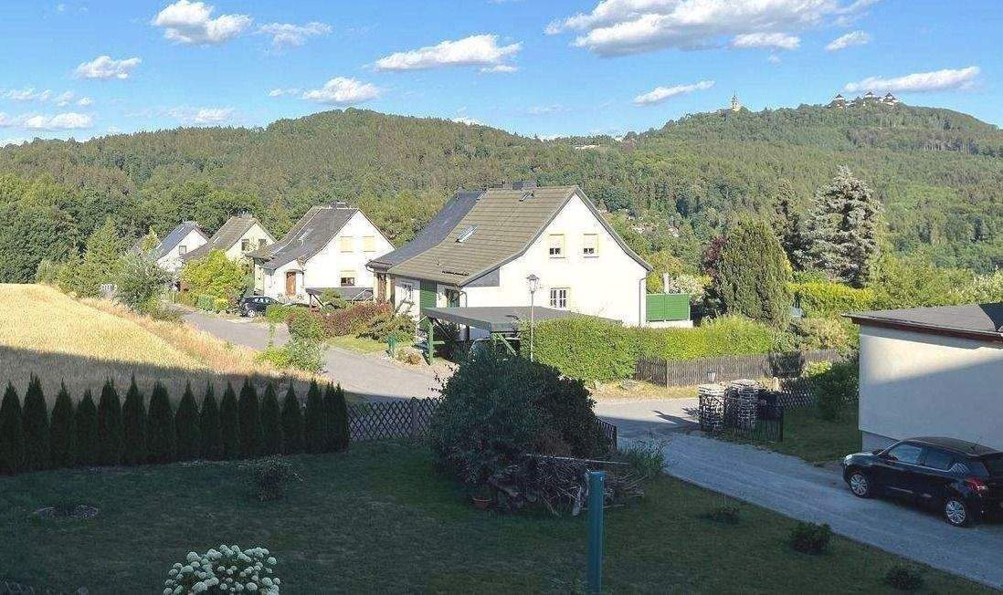 Thumbnail-Überragende Fernsicht am Fuße der Augustusburg – perfekt geschnittene 4 Zimmer Wohnung mit Balkon inklusive Einbauküche