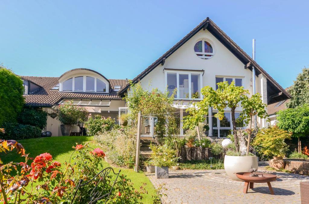 Thumbnail-Exklusives Einfamilienhaus mit 2 Einliegerwohnungen* hochwertige Ausstattung * großzügige Raumaufteilung * Wellnessbe...