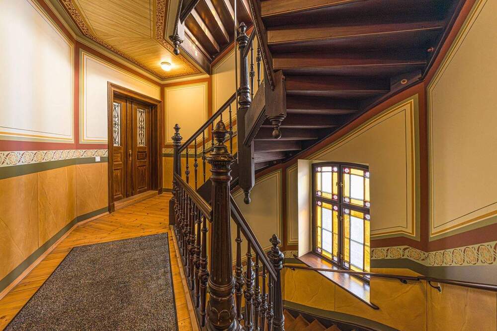 Thumbnail-KLASSISCHES EIGENTUM IM SZENEVIERTEL | 4-Raum-Wohnung mit Erker, Balkon & edler Ausstattung