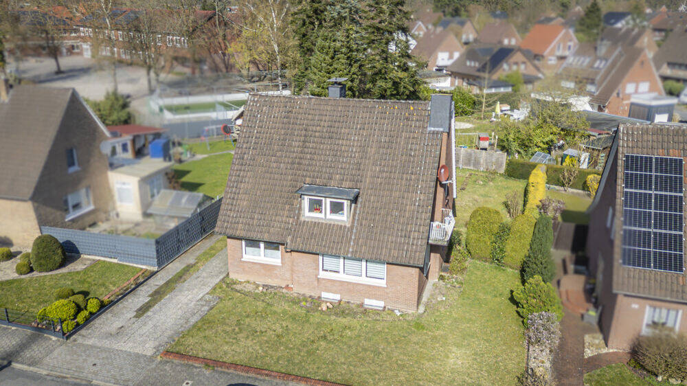 Thumbnail-kernsaniertes Einfamilienhaus auf Erbpachtgrundstück mit 2 Wohneinheiten und Garage!