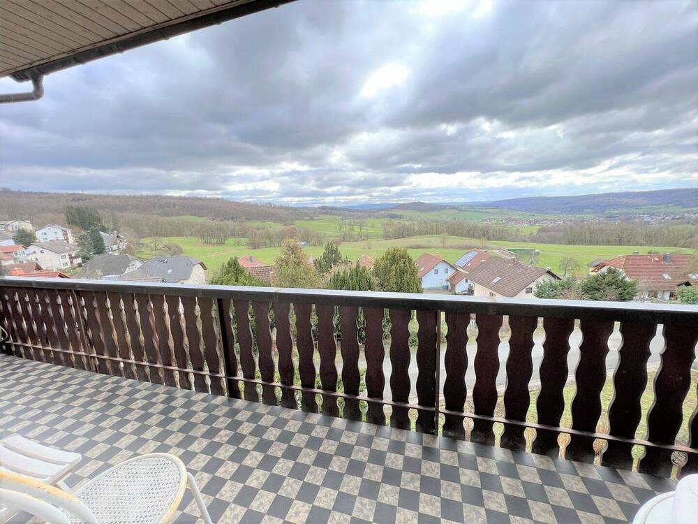 Thumbnail-**Komplett sanierte 3-ZKB-Wohnung mit Balkon Fernblick und neuwertiger EBK**