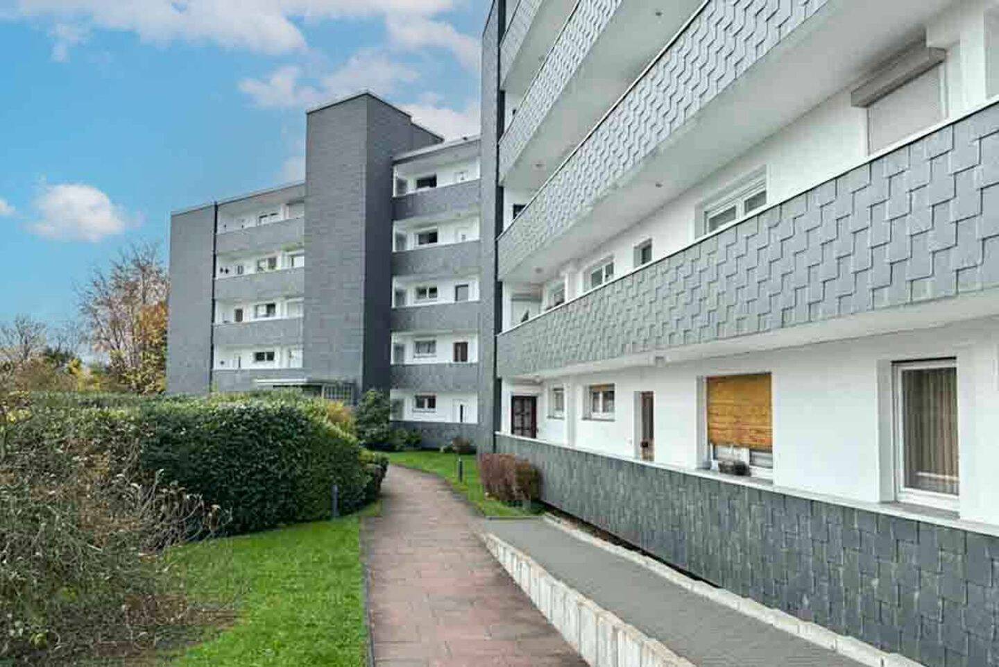 Thumbnail-Raum für Alltag & Ideen: 3-Zi.-Erdgeschosswohnung mit großem, überdachtem Balkon