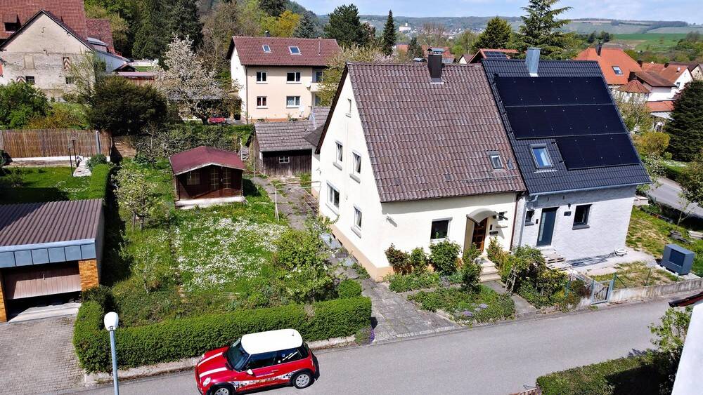 Thumbnail-Charmantes Doppelhaus mit viel Platz, Nebengebäuden und großem Garten - ideal für kreative Ideen!