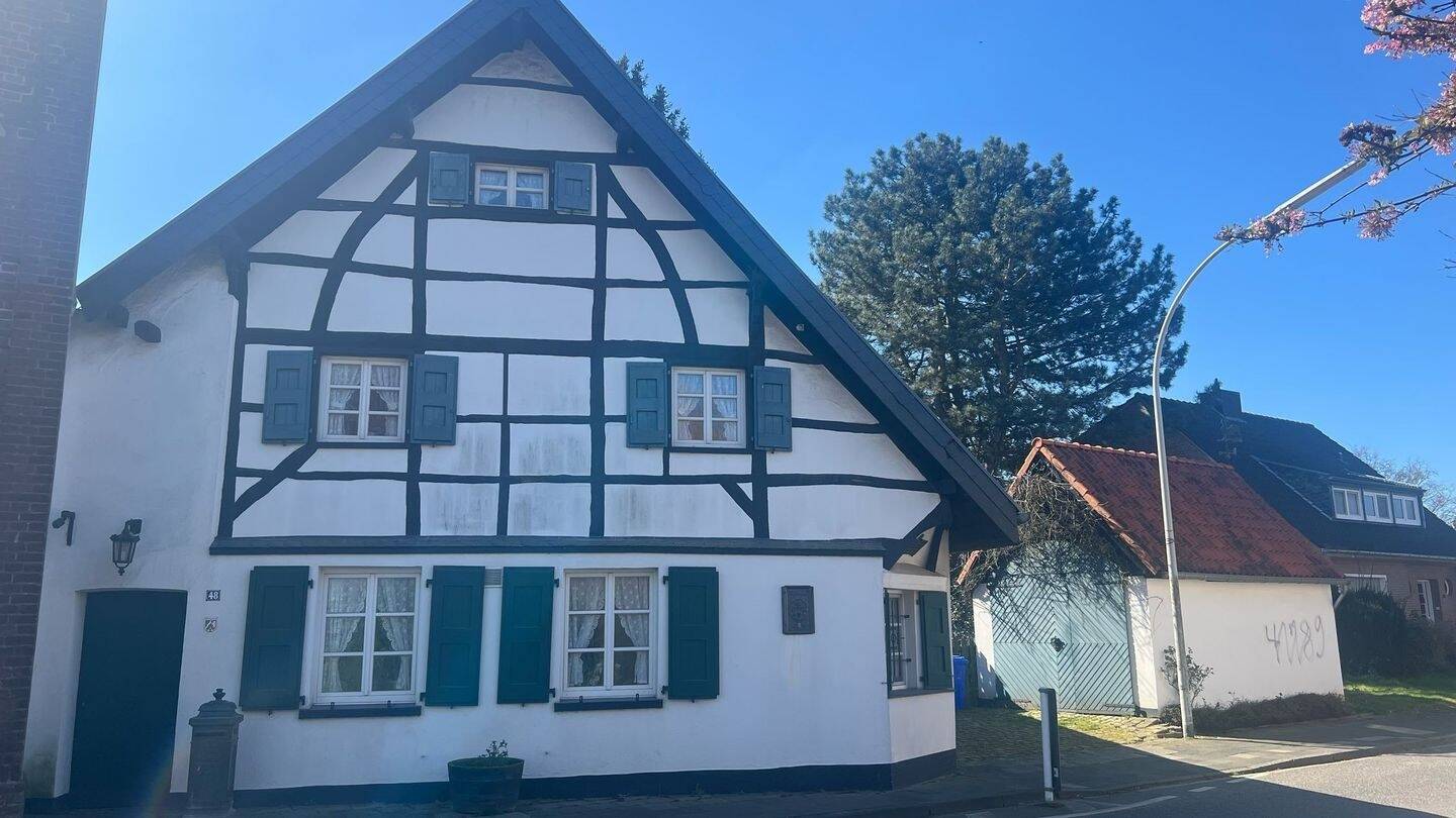 Thumbnail-Moderne Technik hinter historischen Mauern - Denkmal - absolutes Unikat