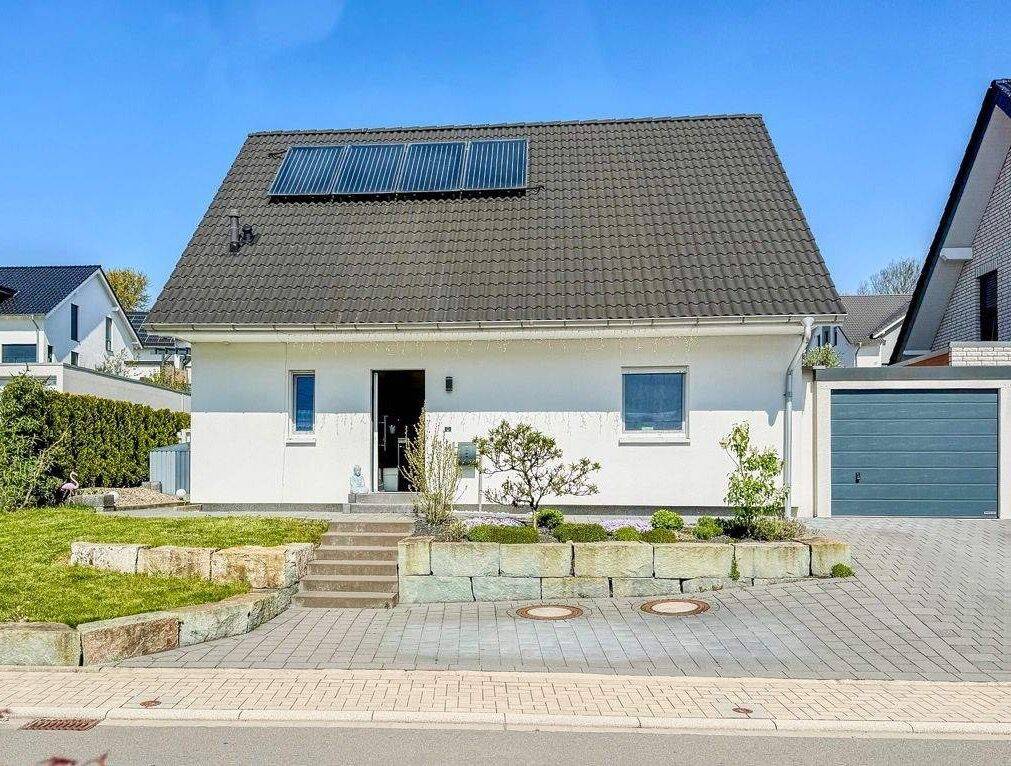 Thumbnail-Einfamilienhaus KfW 55 mit Garten und Garage