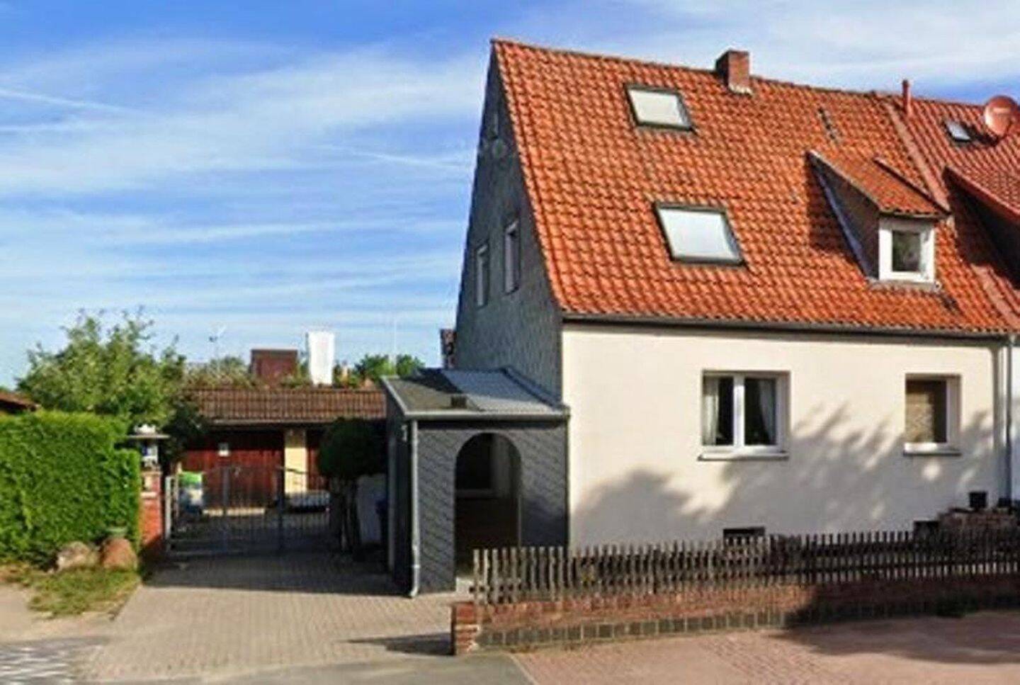 Thumbnail-Arnum: DHH mit gr.Garten, Dachterrasse & 2 Garagen - Ideal f. Familie oder Mehrgenerationenwohnen