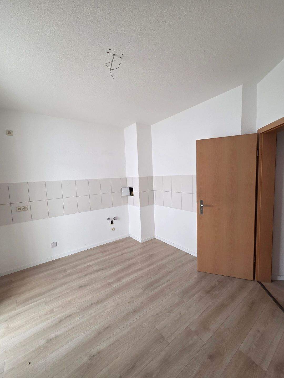 Thumbnail-1 Monat Kaltmietenfrei! sanierte, großzügige 2-Raum-Wohnung mit Loggia