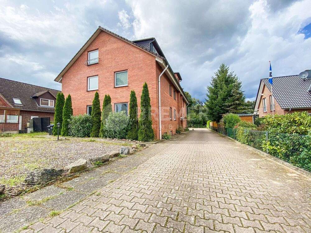 Thumbnail-Immobilienpaket: 4 Eigentumswohnungen in einem Mehrfamilienhaus mit Garagen und Carport