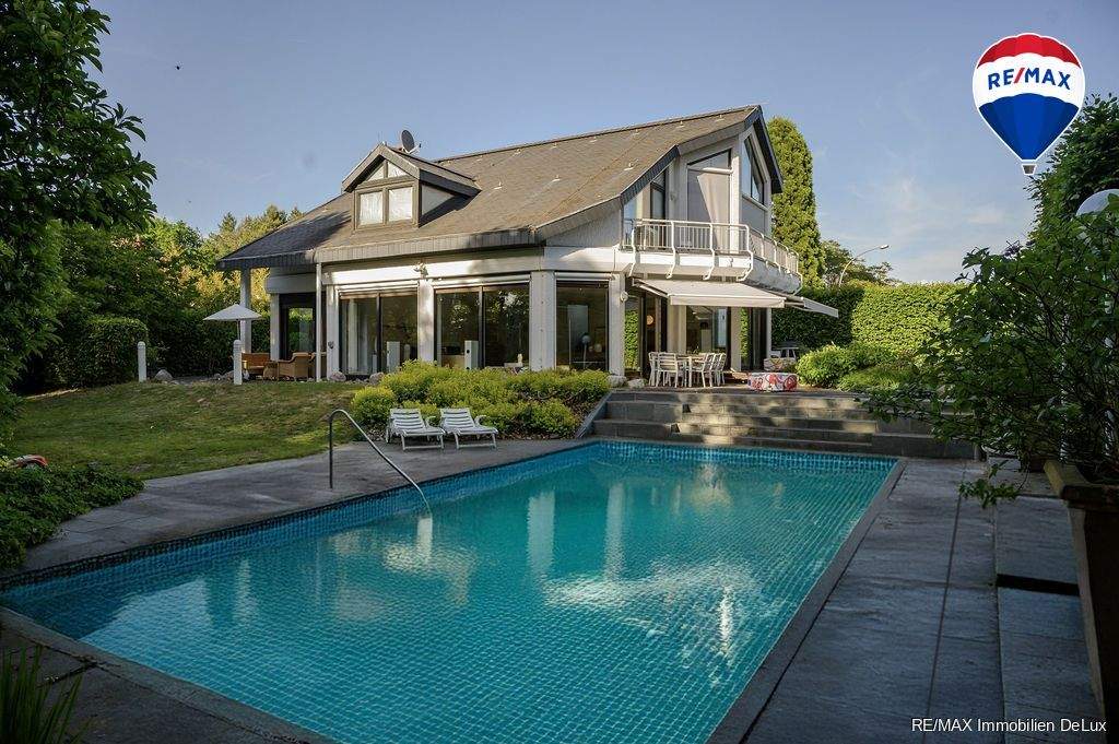 Thumbnail-Repräsentatives Wohnhaus mit außergewöhnlicher Architektur