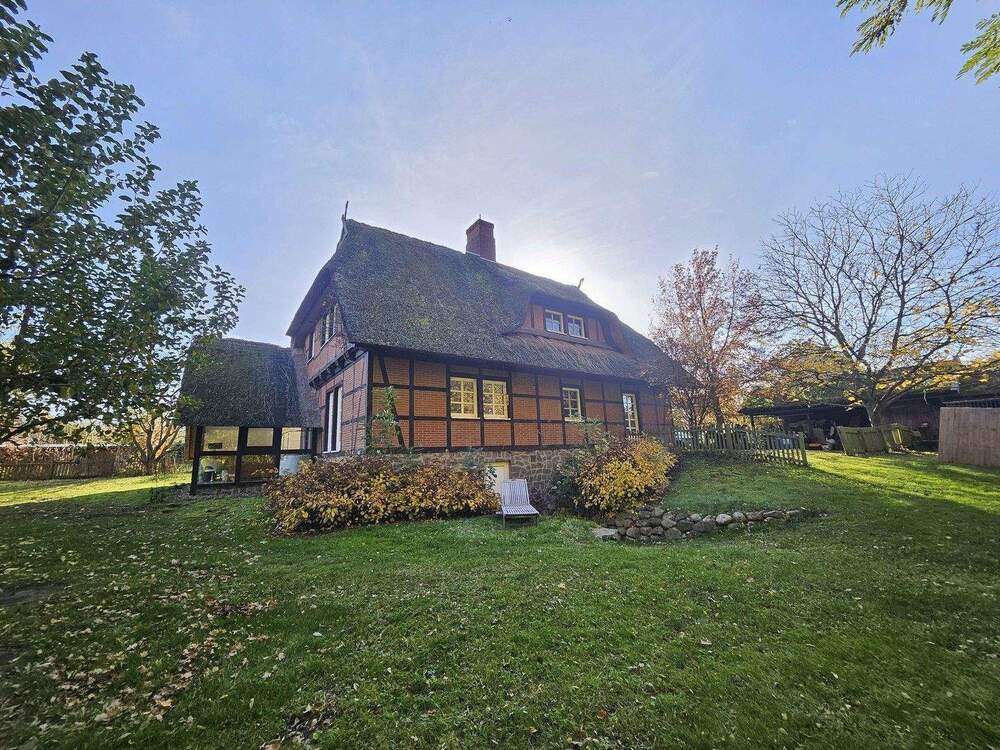 Thumbnail-Traumhaus mit Wintergarten unterm Reetdach plus 2,8ha Wald dahinter