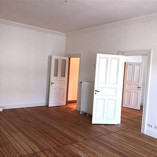 Thumbnail-Traumhafte 2,5 Zimmer Altbauwohnung Doppelbalkon Vollbad Wohnküche ruhige Seitenstraße unmöbliert Vermietung auf unbestimmte Zeit !